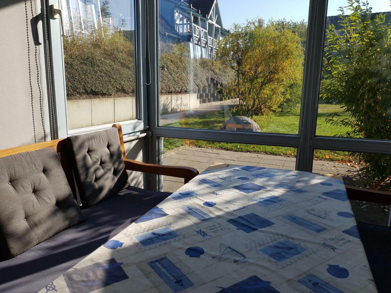 Ferienwohnung 4 Im Haus Am See Mit Wintergarten Und Terrasse Seedorf  Bilik gambar