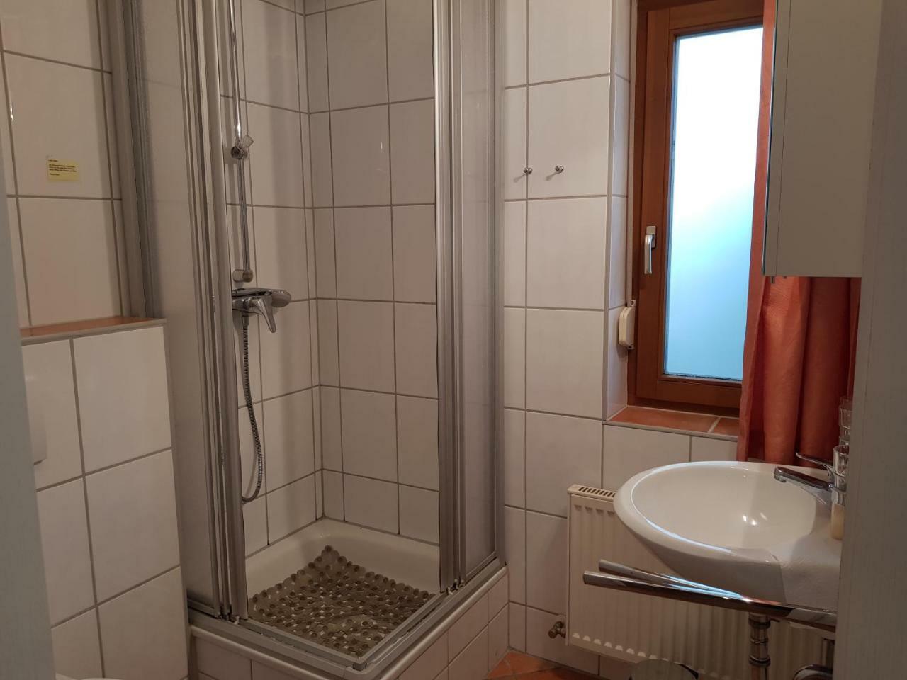 Ferienwohnung 4 Im Haus Am See Mit Wintergarten Und Terrasse Seedorf  Bilik gambar