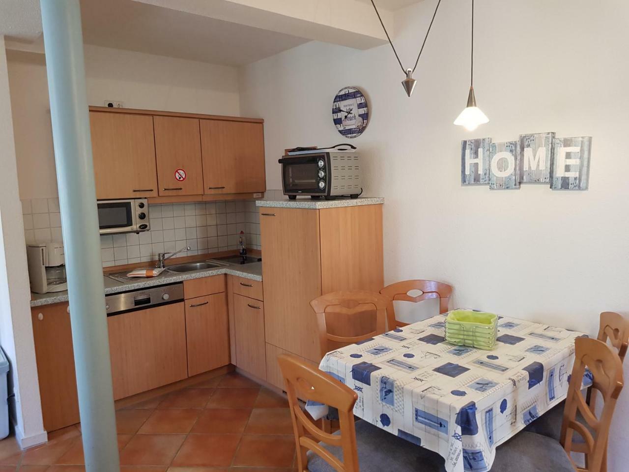 Ferienwohnung 4 Im Haus Am See Mit Wintergarten Und Terrasse Seedorf  Bilik gambar