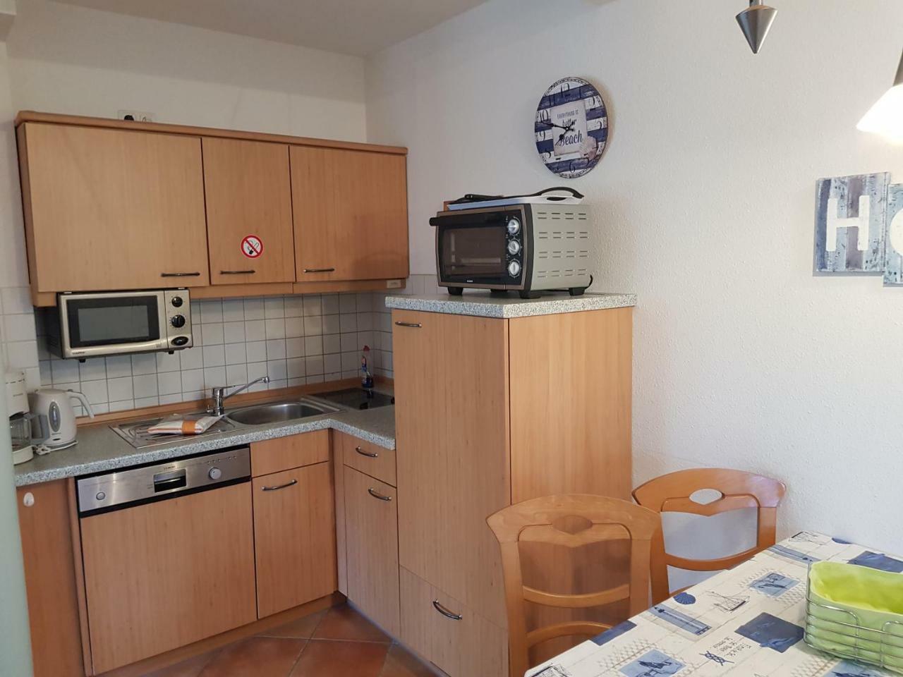 Ferienwohnung 4 Im Haus Am See Mit Wintergarten Und Terrasse Seedorf  Bilik gambar
