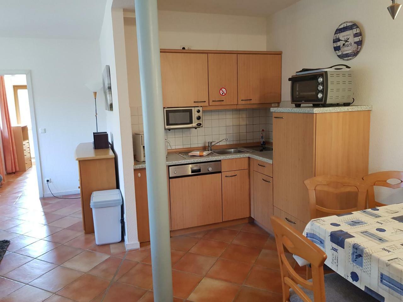 Ferienwohnung 4 Im Haus Am See Mit Wintergarten Und Terrasse Seedorf  Bilik gambar
