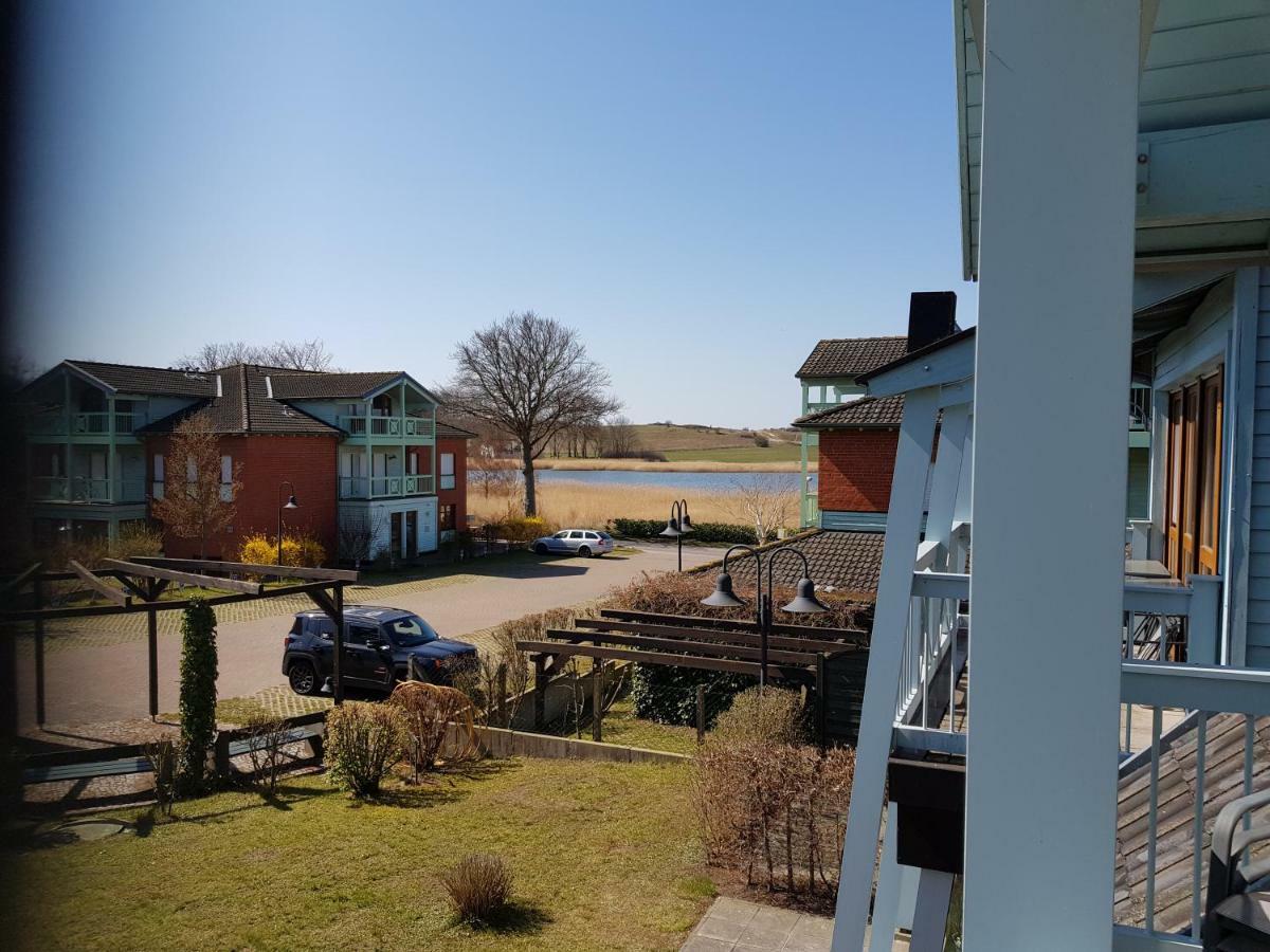 Ferienwohnung 4 Im Haus Am See Mit Wintergarten Und Terrasse Seedorf  Bilik gambar