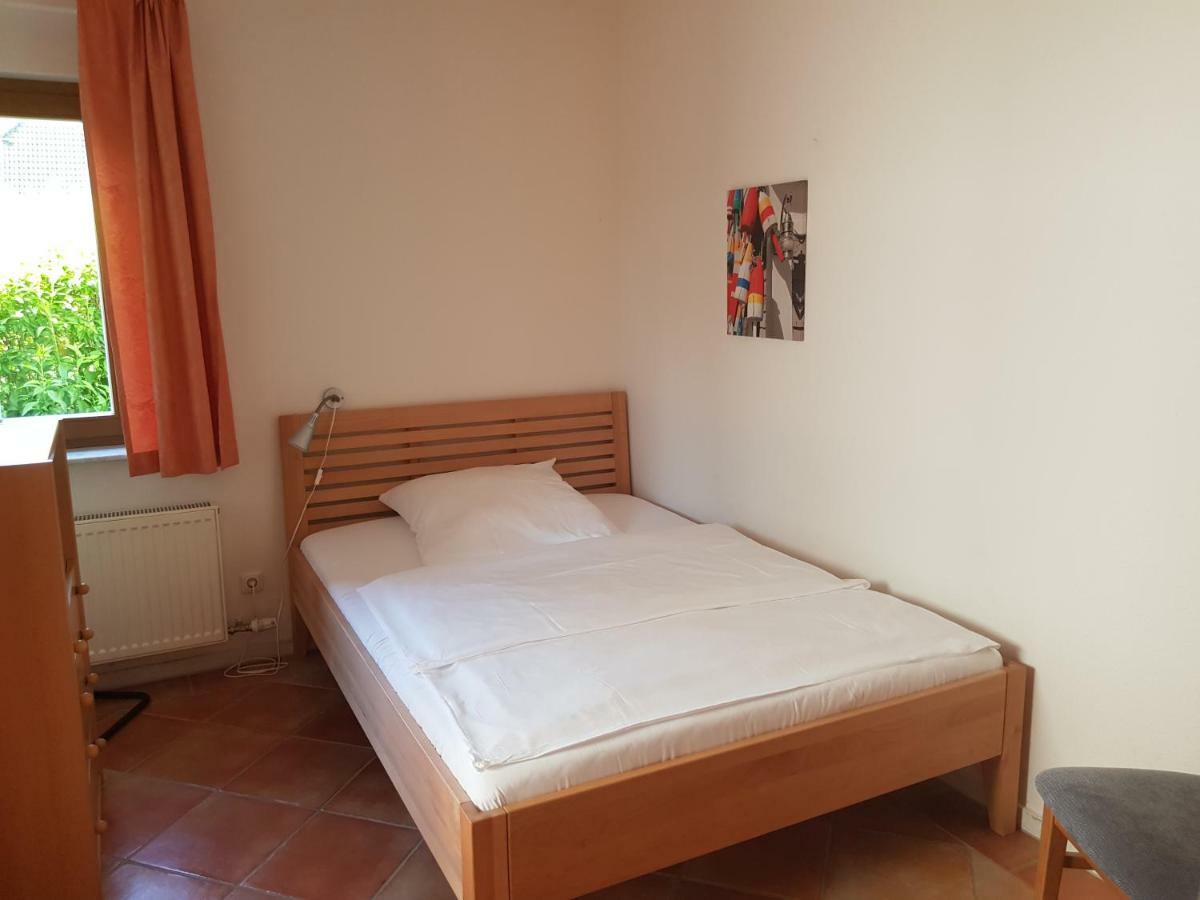 Ferienwohnung 4 Im Haus Am See Mit Wintergarten Und Terrasse Seedorf  Bilik gambar